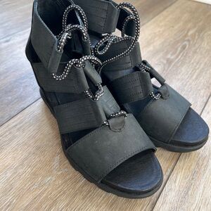 Sorel platform wedge Black Women's Sandals sz 8 EUC